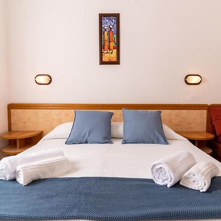 Hotel Greta B&B Rimini Bagian luar foto