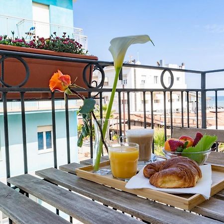 Hotel Greta B&B Rimini Bagian luar foto