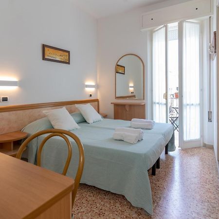 Hotel Greta B&B Rimini Bagian luar foto