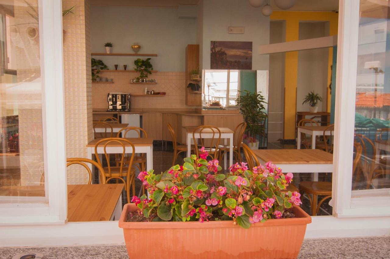 Hotel Greta B&B Rimini Bagian luar foto