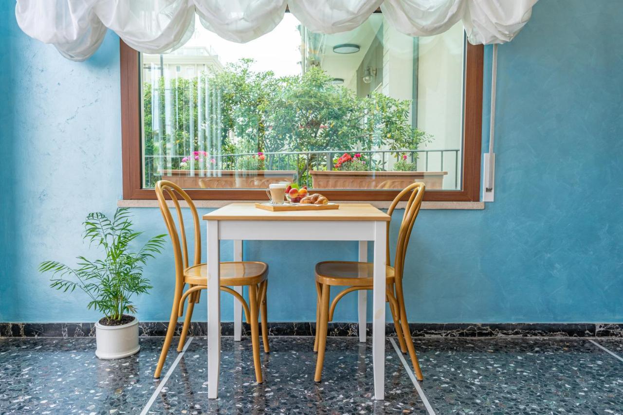 Hotel Greta B&B Rimini Bagian luar foto