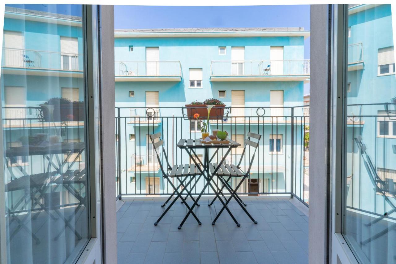Hotel Greta B&B Rimini Bagian luar foto