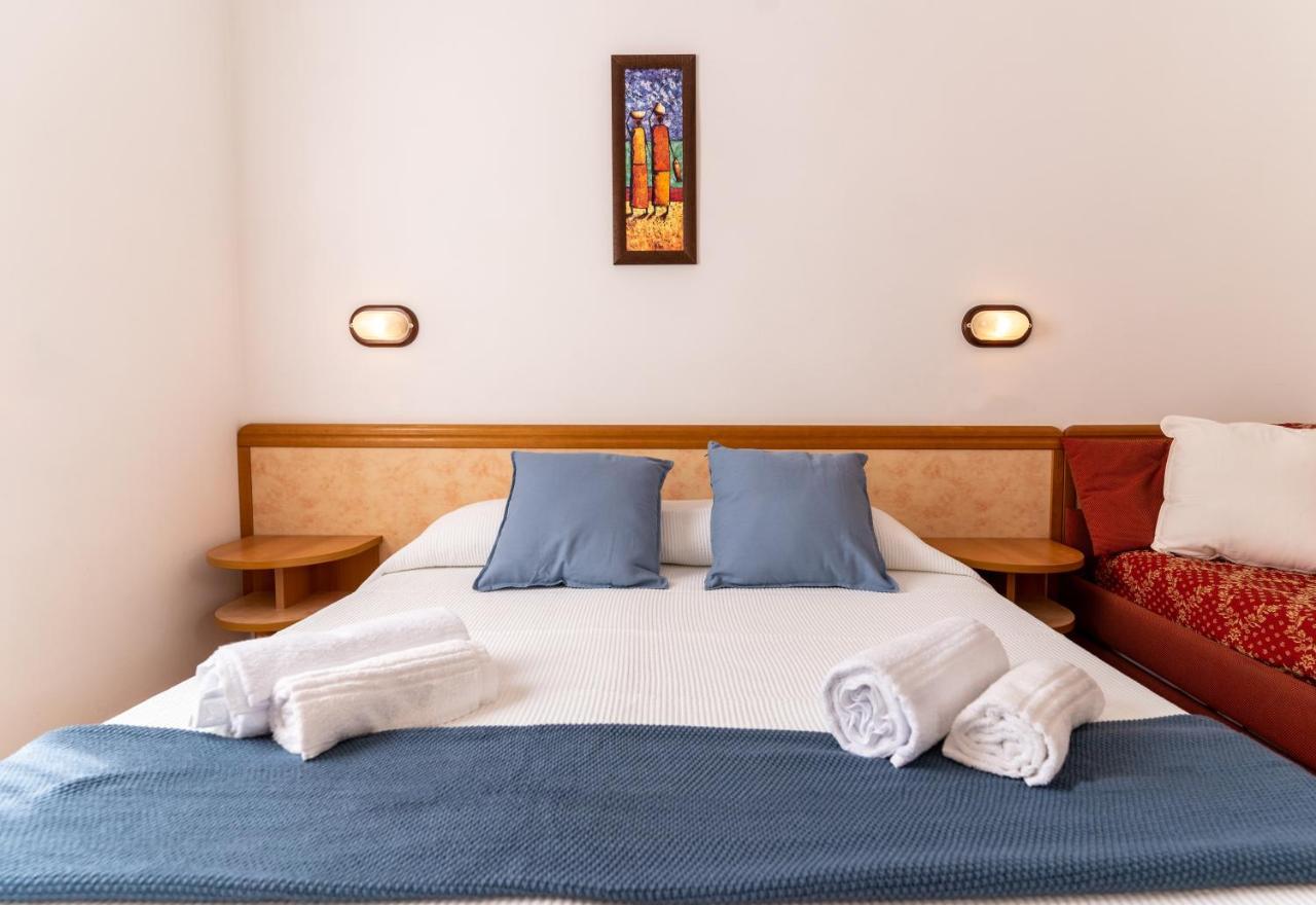 Hotel Greta B&B Rimini Bagian luar foto