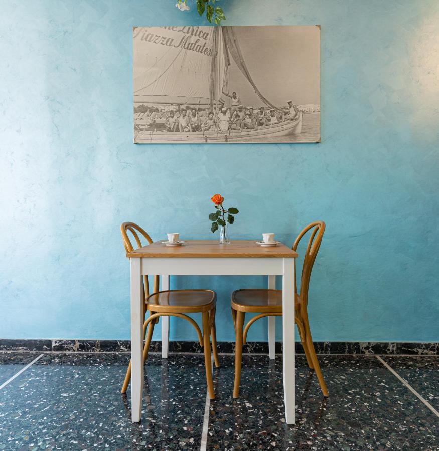 Hotel Greta B&B Rimini Bagian luar foto