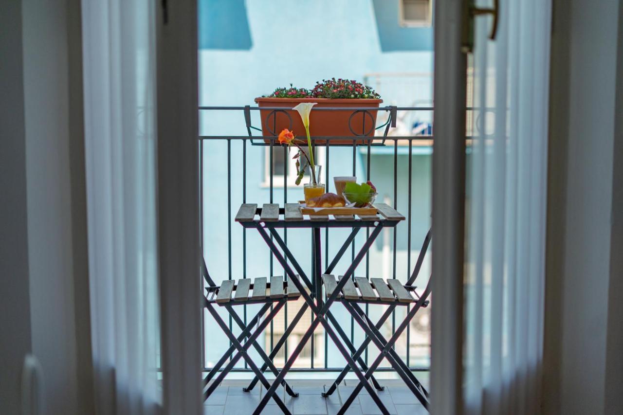 Hotel Greta B&B Rimini Bagian luar foto