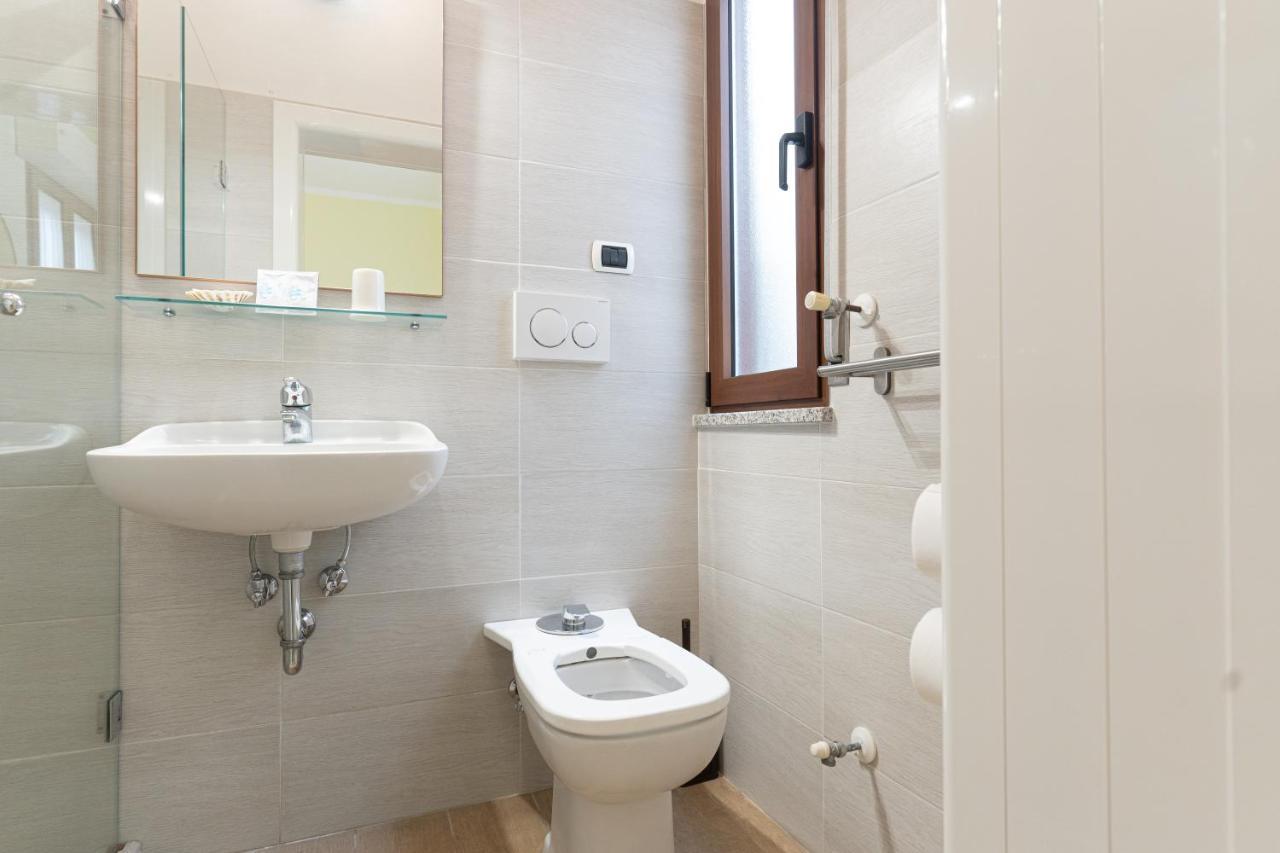 Hotel Greta B&B Rimini Bagian luar foto