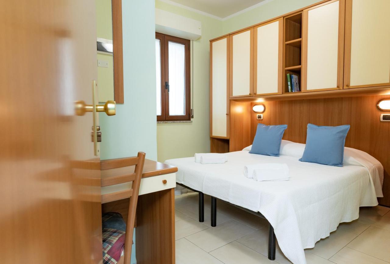 Hotel Greta B&B Rimini Bagian luar foto
