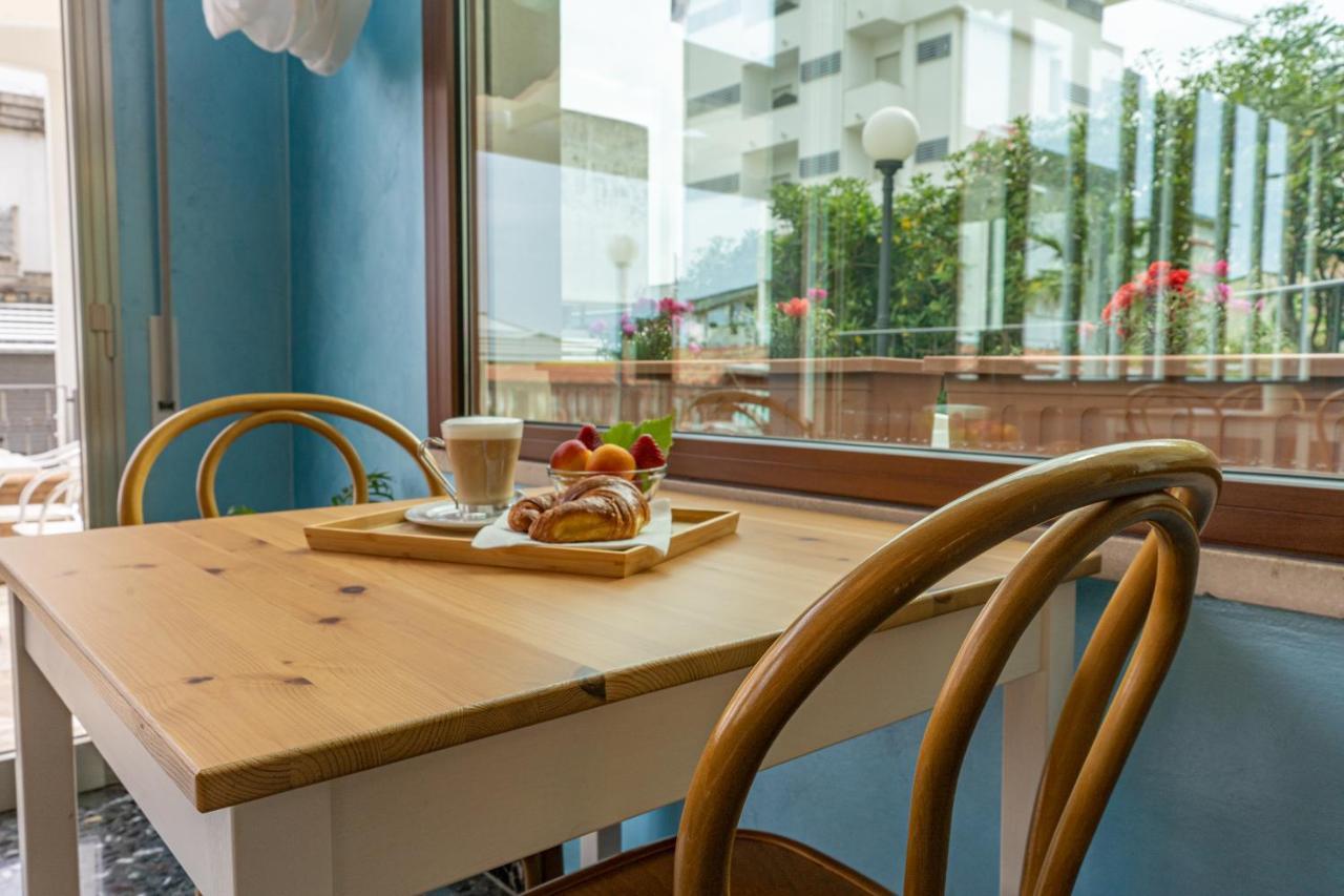 Hotel Greta B&B Rimini Bagian luar foto