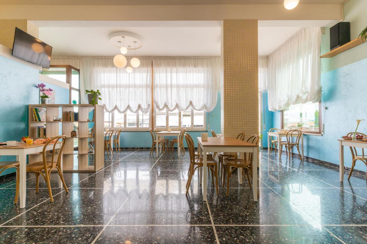 Hotel Greta B&B Rimini Bagian luar foto
