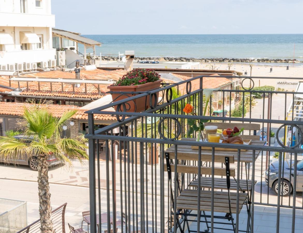 Hotel Greta B&B Rimini Bagian luar foto