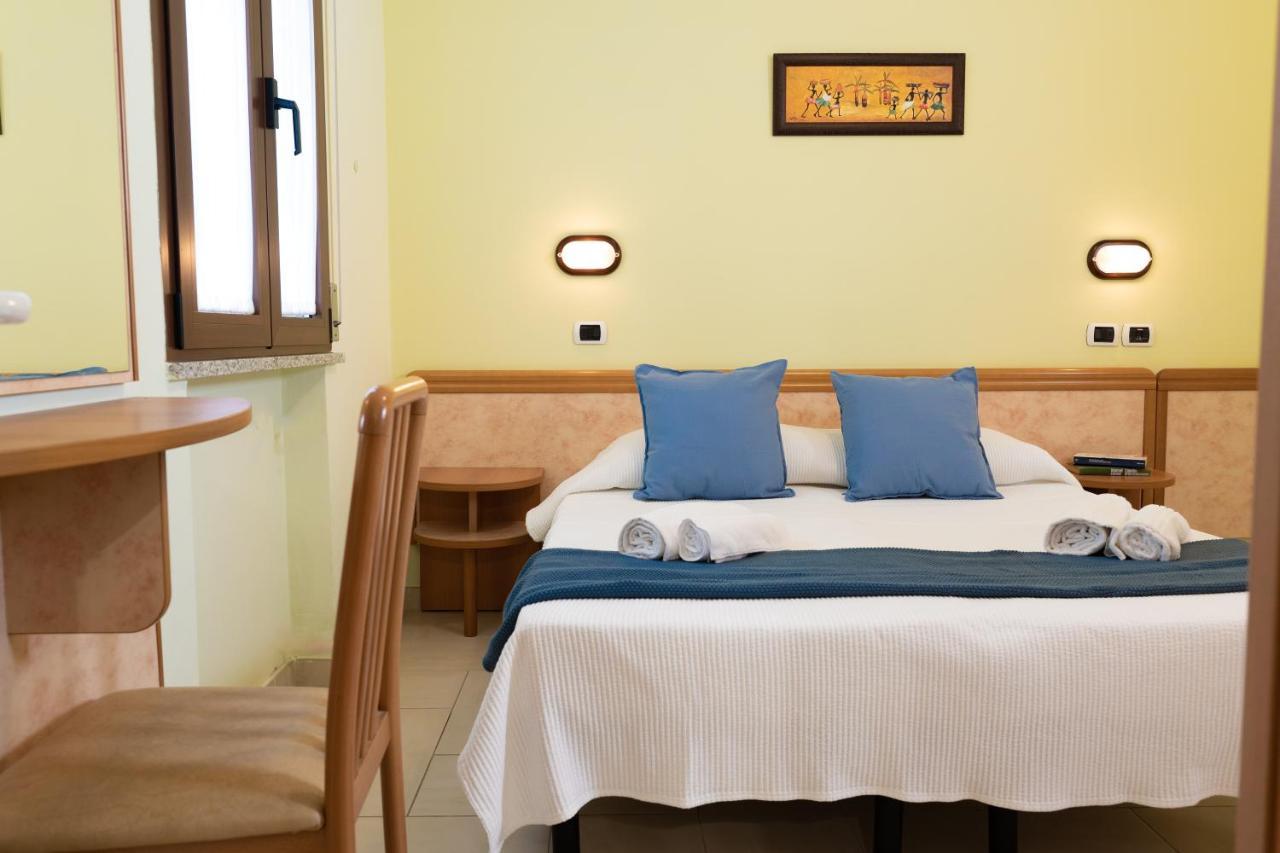 Hotel Greta B&B Rimini Bagian luar foto