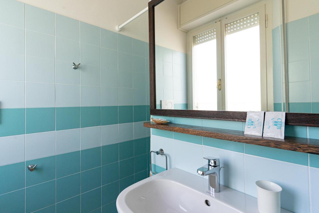 Hotel Greta B&B Rimini Bagian luar foto