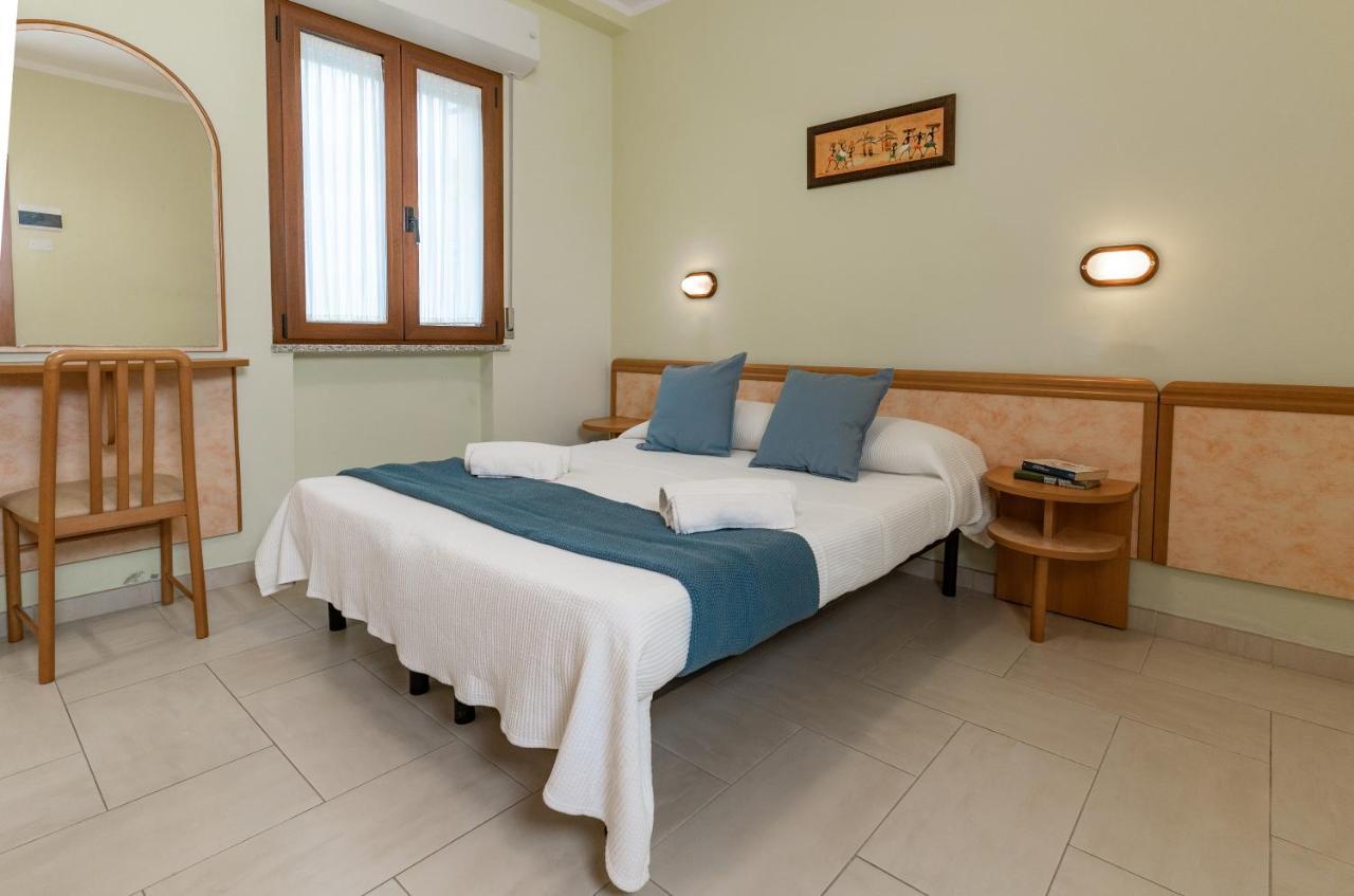 Hotel Greta B&B Rimini Bagian luar foto