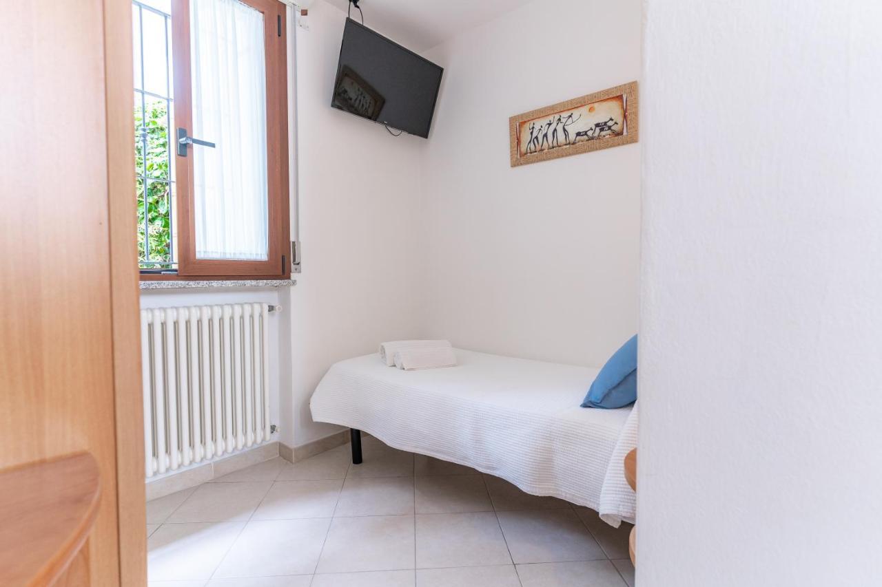 Hotel Greta B&B Rimini Bagian luar foto
