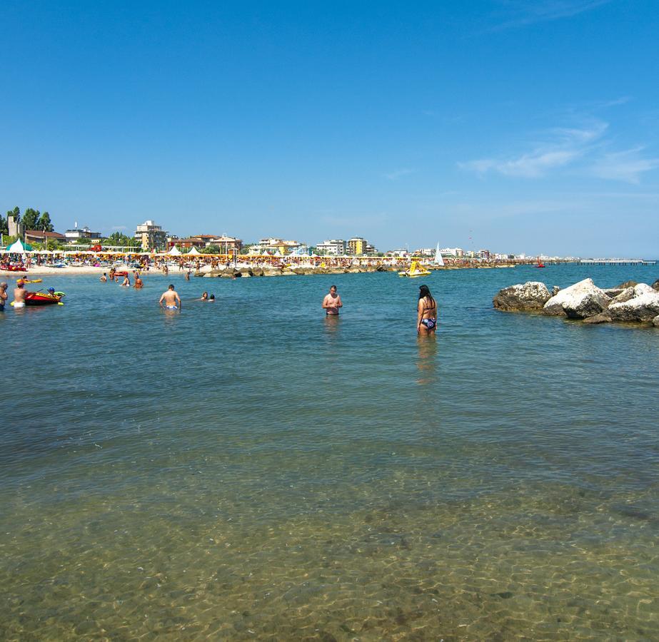 Hotel Greta B&B Rimini Bagian luar foto