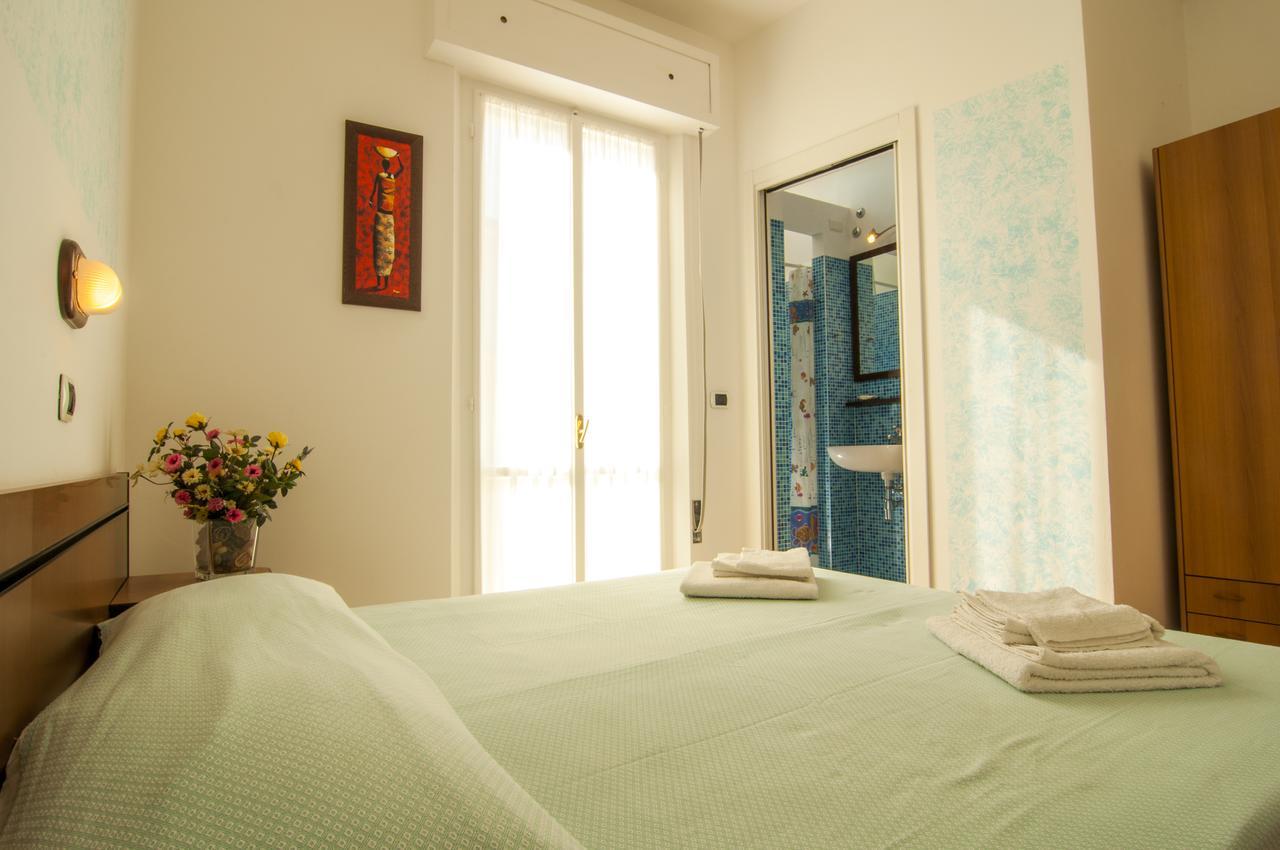Hotel Greta B&B Rimini Bagian luar foto