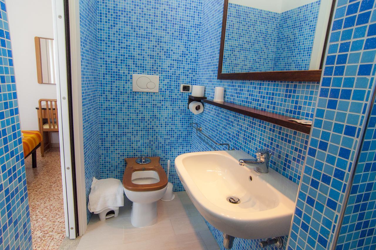 Hotel Greta B&B Rimini Bagian luar foto